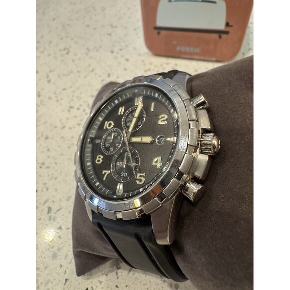Fossil Dean Chronograph FS4613 Men’s Black Silicone Band Watch w/ Tin Box - Picture 4 of 15